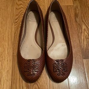 Lightly worn Tory Burch flats